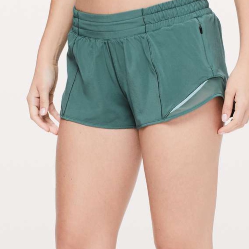 Lululemon shorts green smoke 2.5 inch size 6/s-m